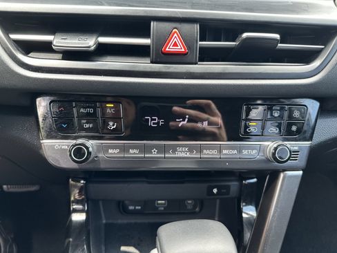 Used 2024 Kia Seltos EX FWD image 16