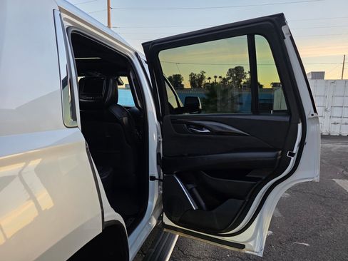 Used 2017 Cadillac Escalade Platinum image 19