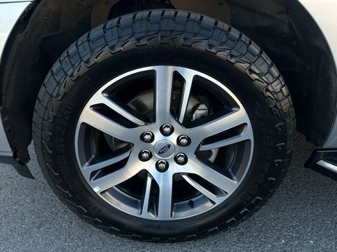 Used 2023 Ford Expedition Limited image 46