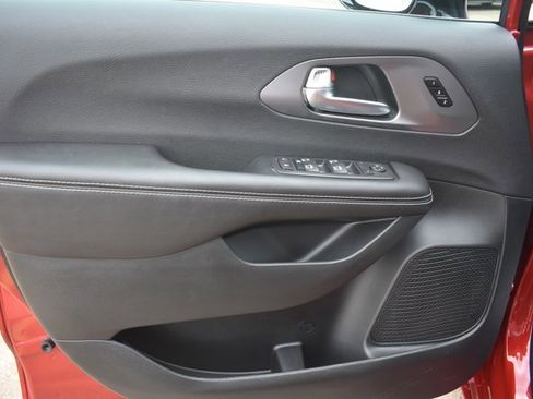 New 2026 Chrysler Pacifica Select image 11