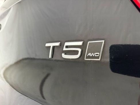 Used 2019 Volvo XC40 T5 Momentum image 40