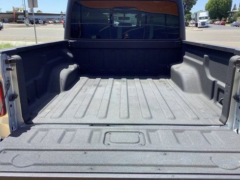 Used 2023 Jeep Gladiator Willys image 32