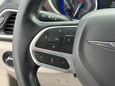 Used 2021 Chrysler Voyager Lxi image 14