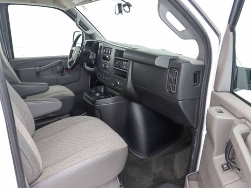 Used 2017 Chevrolet Express 3500 LT w/ LT Preferred Equipment Group image 17