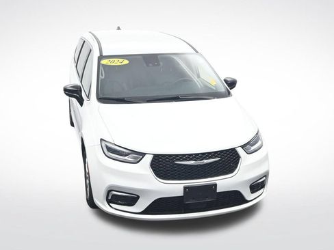 Used 2024 Chrysler Pacifica Touring-L FWD image 24