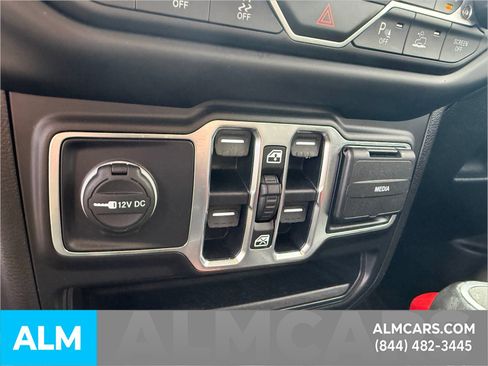 Used 2020 Jeep Gladiator Overland AWD/4WD image 22