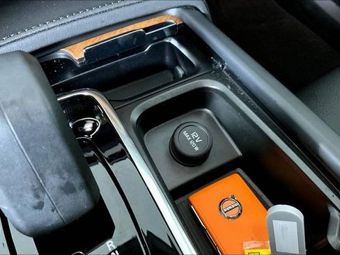 Used 2024 Volvo XC90 B5 Plus image 34