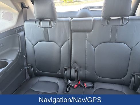 Used 2024 Honda Pilot Touring image 5