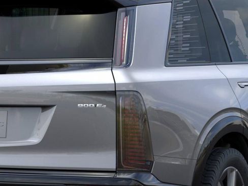 New 2026 Cadillac Vistiq Premium Luxury w/ LPO, Floor Liner Package AWD/4WD image 11