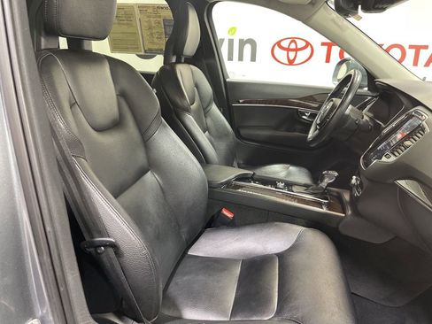 Used 2016 Volvo XC90 T6 Momentum image 11