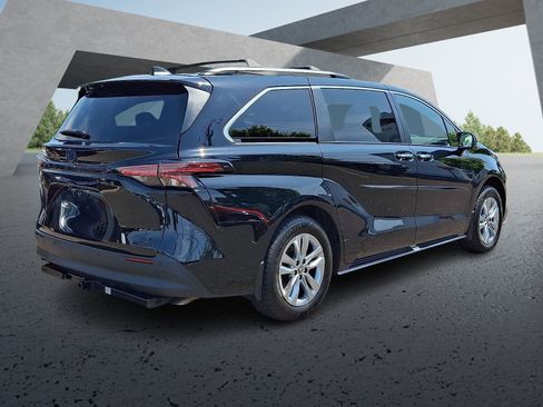 Used 2022 Toyota Sienna XLE Woodland Edition w/ Protection Package (TMS) AWD/4WD image 6