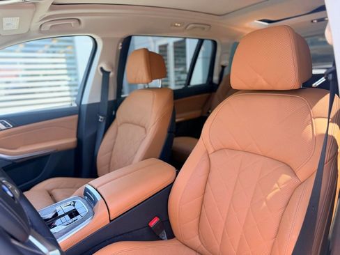 Used 2025 BMW X7 xDrive40i w/ Premium Package AWD/4WD image 11