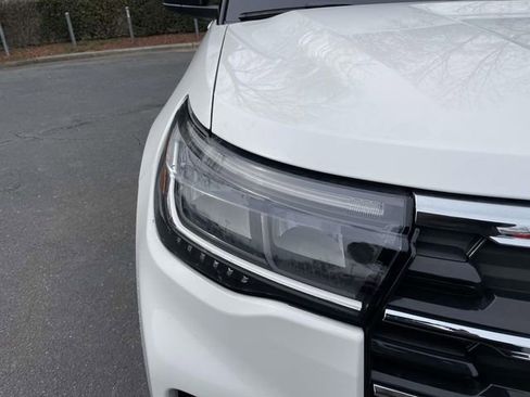 New 2025 Ford Explorer Active image 38