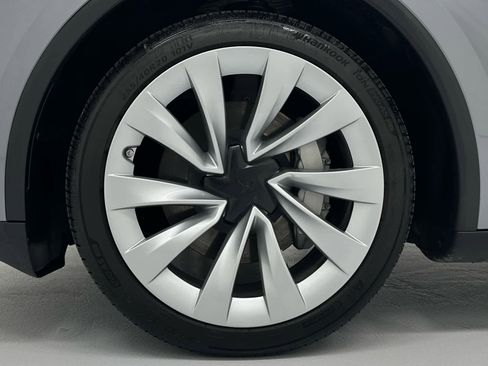 Used 2026 Tesla Model Y Long Range image 9