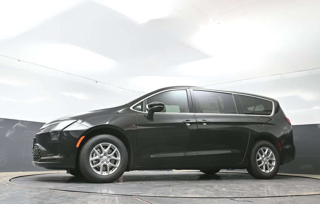 New 2027 Chrysler Pacifica Select w/ Family Tech Group FWD image 43