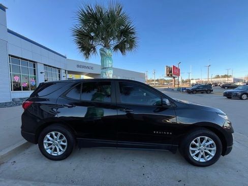 Used 2020 Chevrolet Equinox LS w/ LS Convenience Package image 18