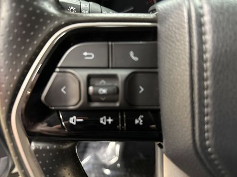 Used 2022 Toyota Tundra SR5 w/ SR5 Convenience Package AWD/4WD image 29