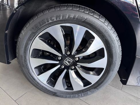 Used 2017 Honda Accord Touring image 35