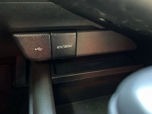 Used 2024 Toyota Camry SE w/ Convenience Package image 18