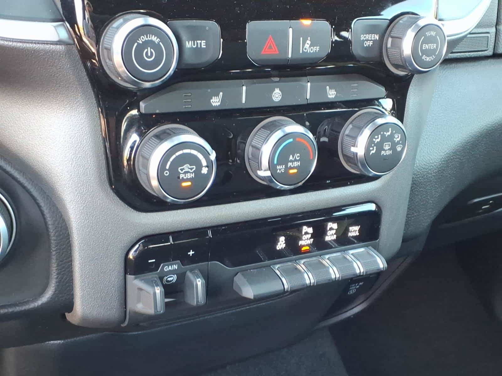 Used 2025 RAM 1500 Big Horn AWD/4WD image 40