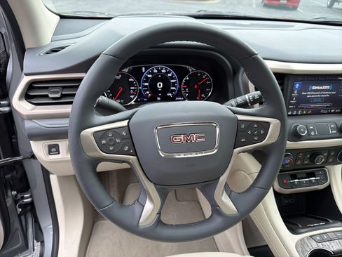 Used 2023 GMC Acadia Denali w/ Denali Ultimate Package FWD image 27