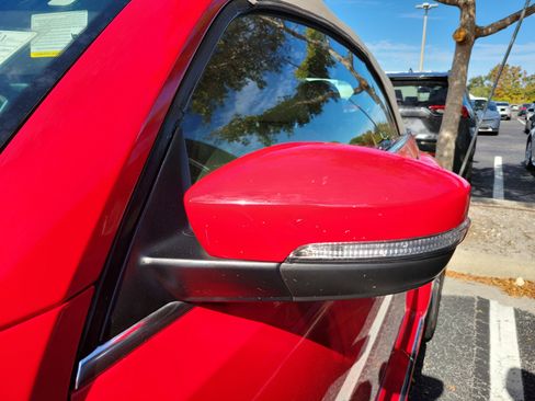 Used 2019 Volkswagen Beetle 2.0T SE image 6