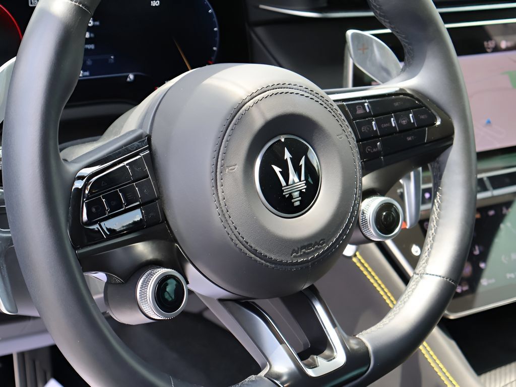Used 2023 Maserati Grecale Trofeo AWD/4WD image 20