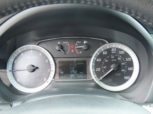 Used 2015 Nissan Sentra SV FWD image 28