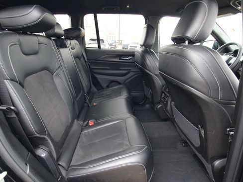 Used 2024 Jeep Grand Cherokee Altitude image 9