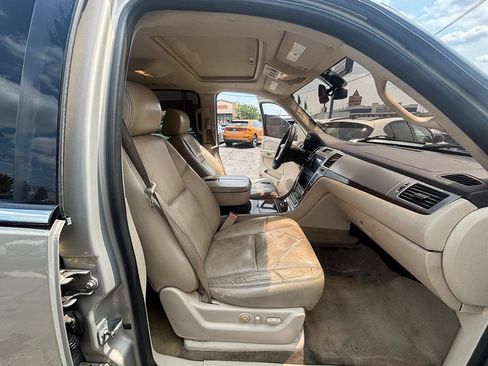 Used 2008 Cadillac Escalade AWD image 9