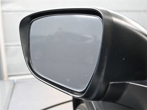 Used 2021 Nissan Rogue Sport S image 5