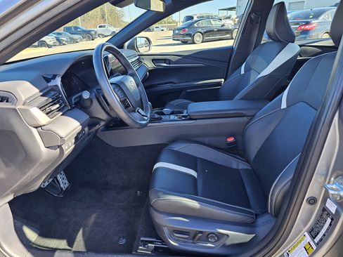 Used 2025 Toyota Camry SE image 15