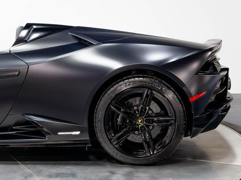 Used 2021 Lamborghini Huracan EVO RWD image 39