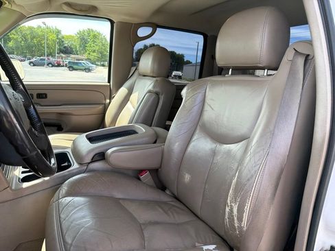 Used 2004 Chevrolet Silverado 2500 LT AWD/4WD image 11