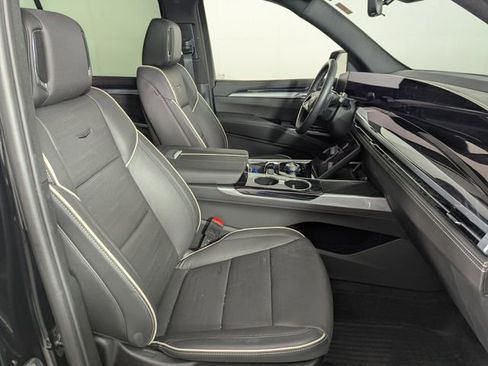 Used 2025 Cadillac Escalade ESV Sport w/ Touring Package image 23