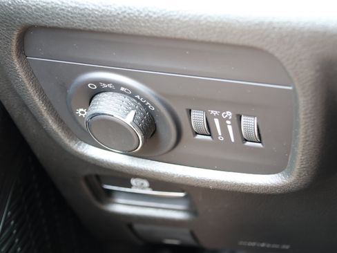 Used 2023 Jeep Grand Cherokee Altitude AWD/4WD image 15