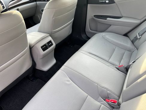 Used 2017 Honda Accord EX-L image 13