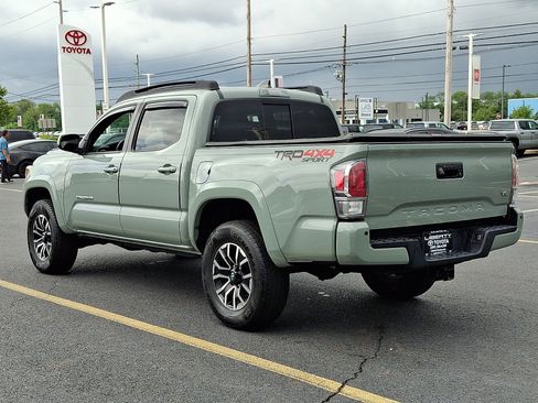 Used 2022 Toyota Tacoma TRD Sport w/ TRD Premium Sport Package AWD/4WD image 5