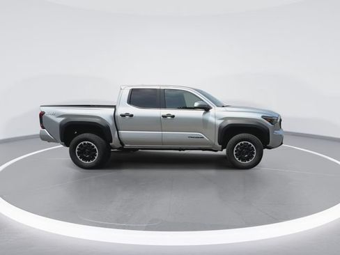 Used 2024 Toyota Tacoma TRD Off-Road AWD/4WD image 13