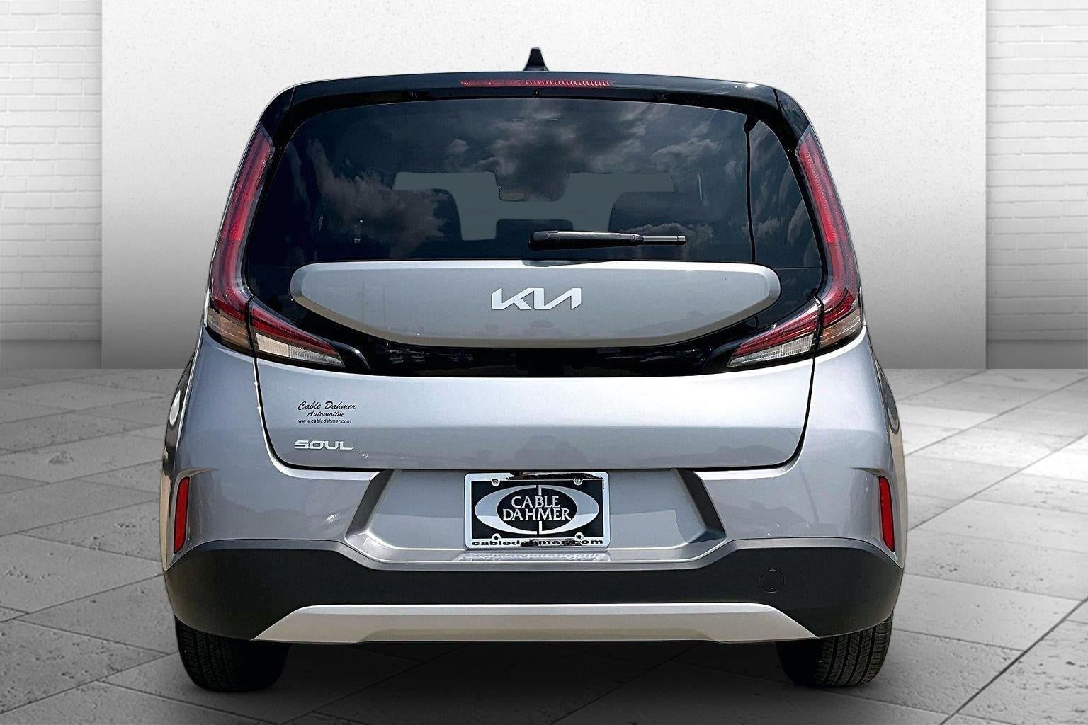 Used 2025 Kia Soul LX w/ LX Technology Package FWD image 6