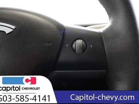 Used 2022 Tesla Model Y Long Range AWD/4WD image 18
