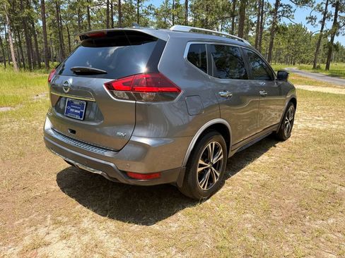 Used 2020 Nissan Rogue SV w/ Premium Package FWD image 5