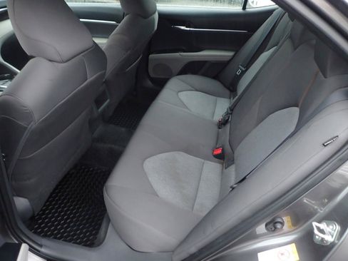 Used 2018 Toyota Camry LE FWD image 10