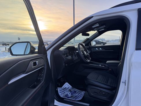 Certified 2025 Ford Explorer ST-Line image 18