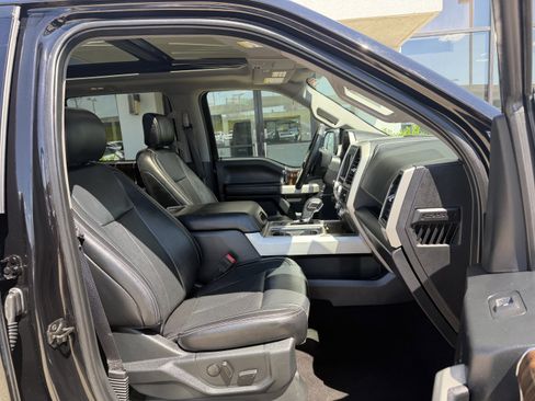 Used 2019 Ford F150 Lariat w/ Equipment Group 502A Luxury AWD/4WD image 23