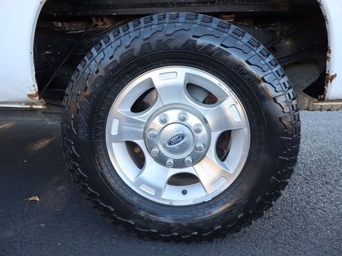 Used 2015 Ford F250 XLT w/ FX4 Off-Road Package image 41