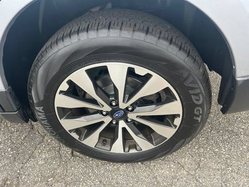 Used 2017 Subaru Outback 2.5i Limited AWD/4WD image 6