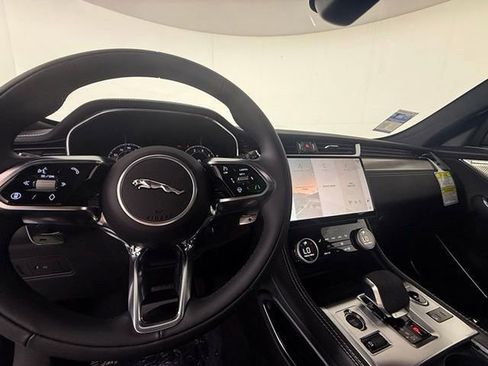 New 2026 Jaguar F-PACE R-Dynamic S image 20