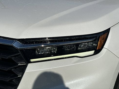 Used 2023 Honda Pilot EX-L image 11