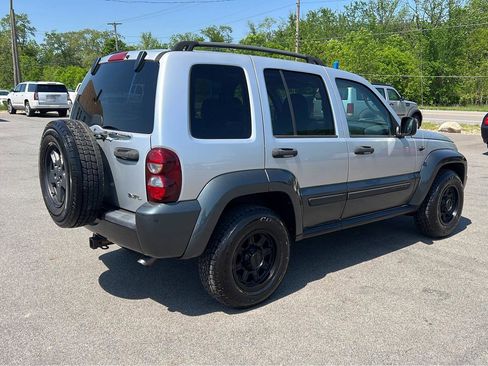 Used 2005 Jeep Liberty Renegade image 5